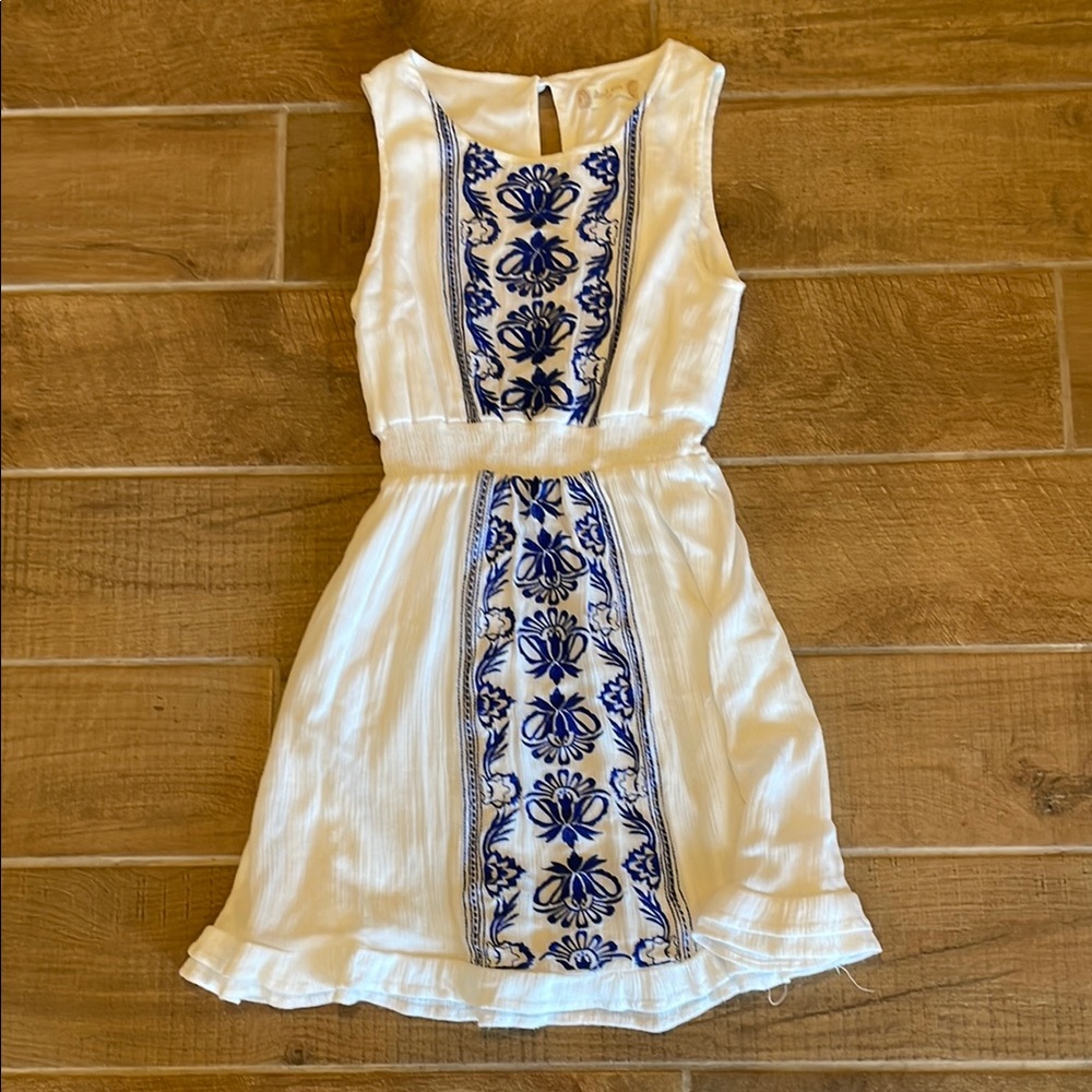 Altar'd State White and Cream Sleeveless Scoop Neck Sundress